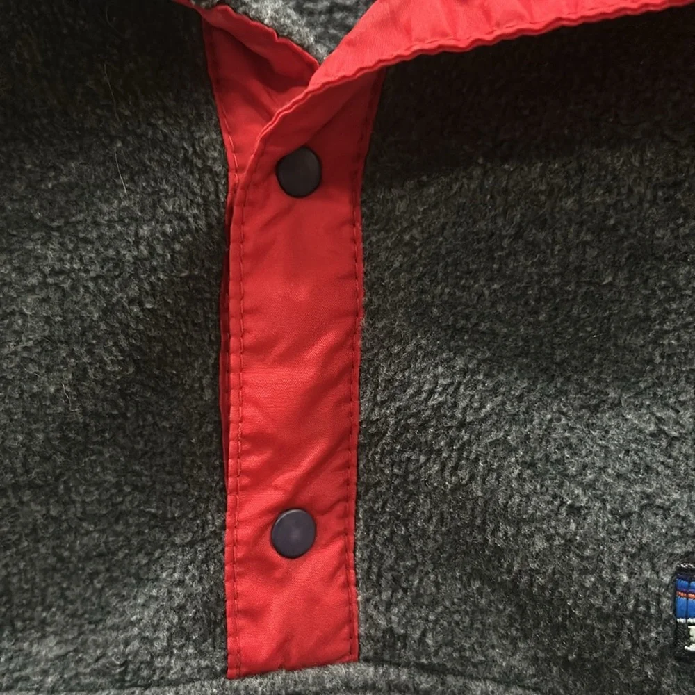 Vintage Early 1990s Patagonia Gray with Red Trim Fleece Pullover Size Small. - Picture 4 of 10